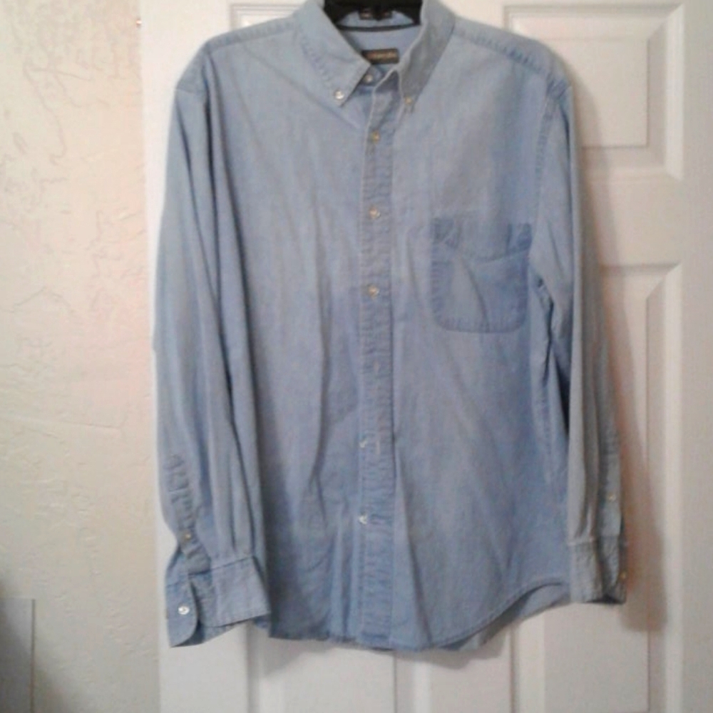 Men's long sleeve shirt.